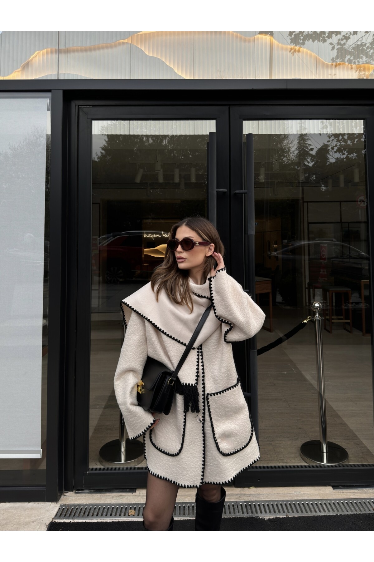 Kadın Nakışlı Atkılı Kaşe Kaban Ceket