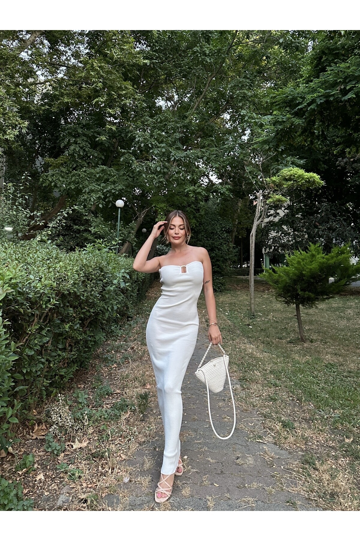 Kadın Önü Metal Aksesuarlı Straplez Triko Elbise Beyaz