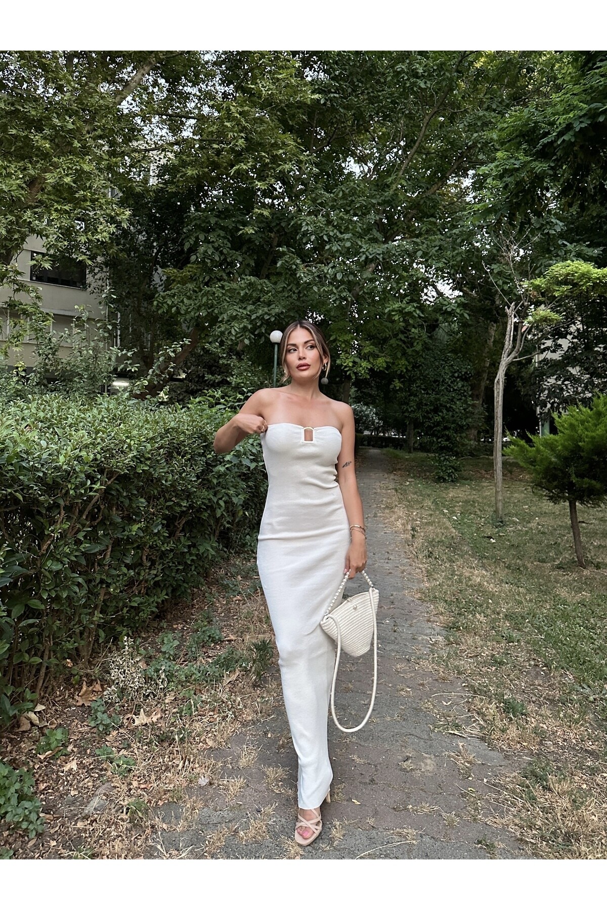 Kadın Önü Metal Aksesuarlı Straplez Triko Elbise Beyaz