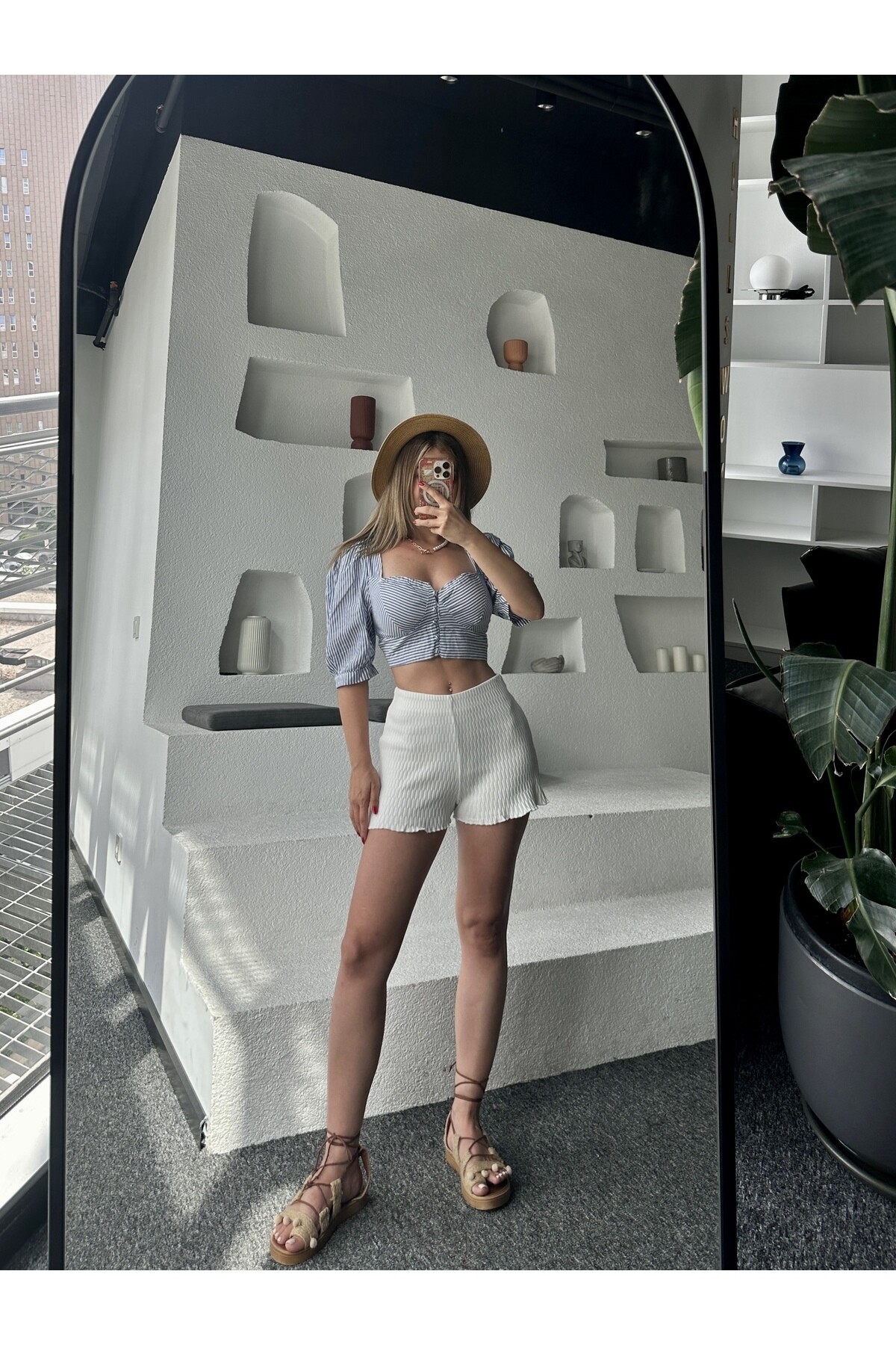 Kadın Orjinal Marka Beyaz Beli Lastikli Pileli Şort