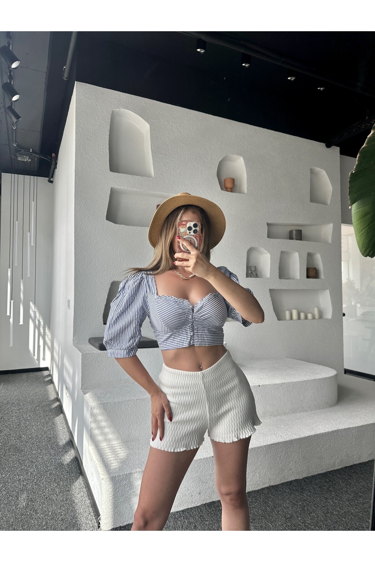 Kadın Orjinal Marka Beyaz Beli Lastikli Pileli Şort