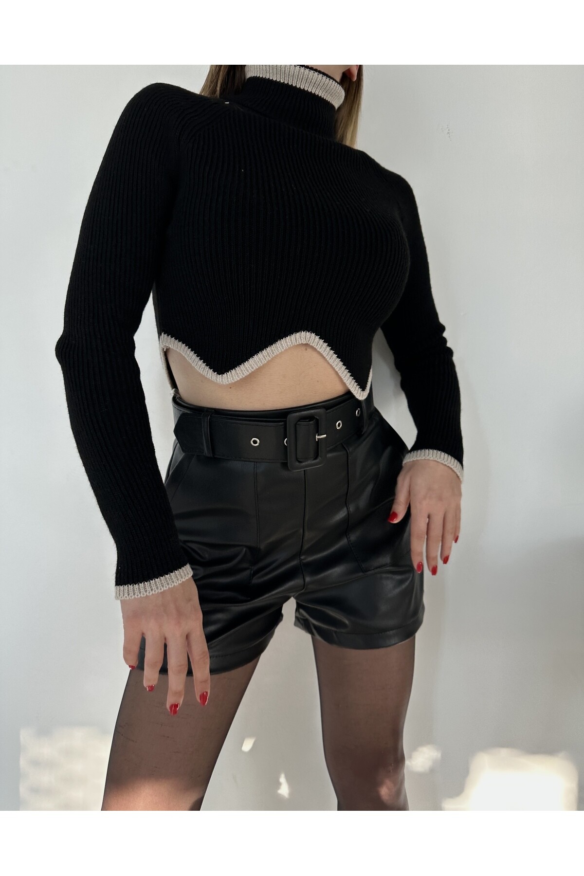 Kadın Simetrik Bel Detay Boğazlı Triko Kazak  Siyah