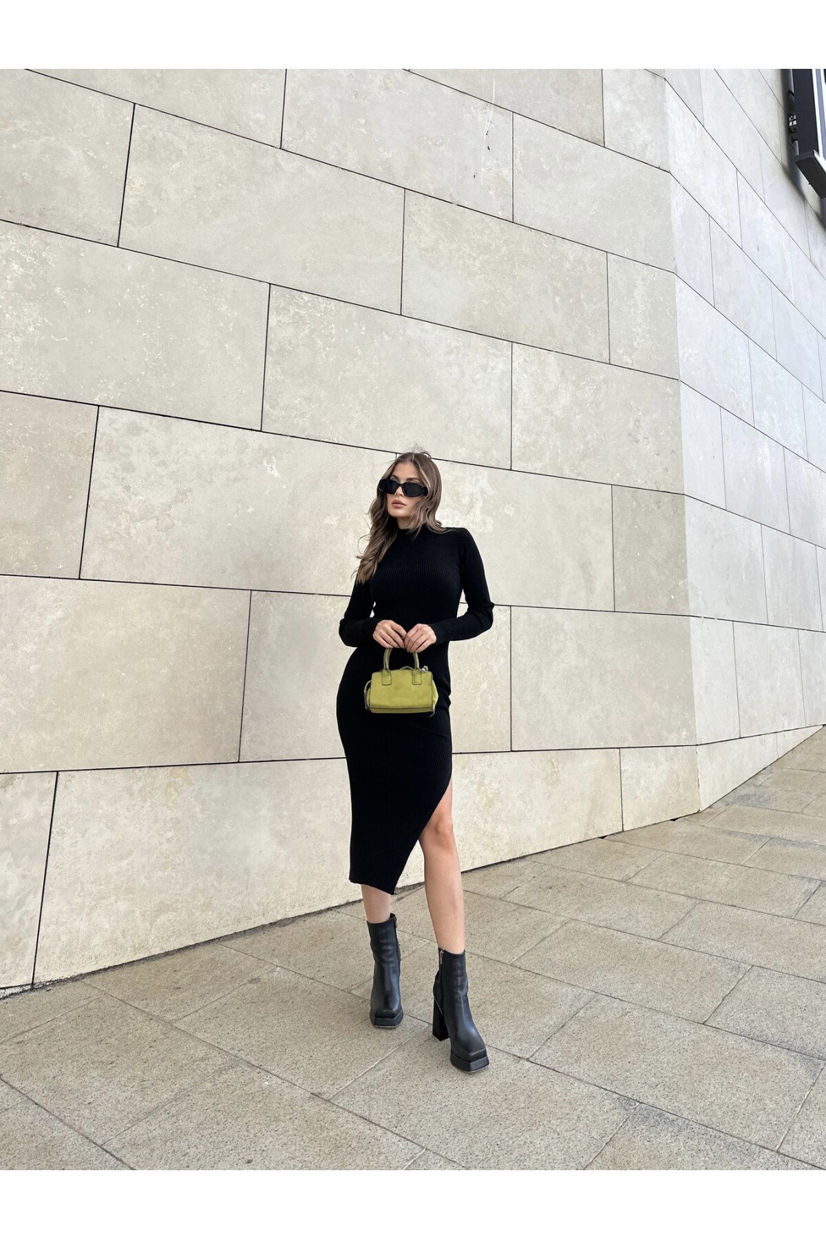 Kadın Siyah Balıkçı Yırtmaçlı Triko Elbise