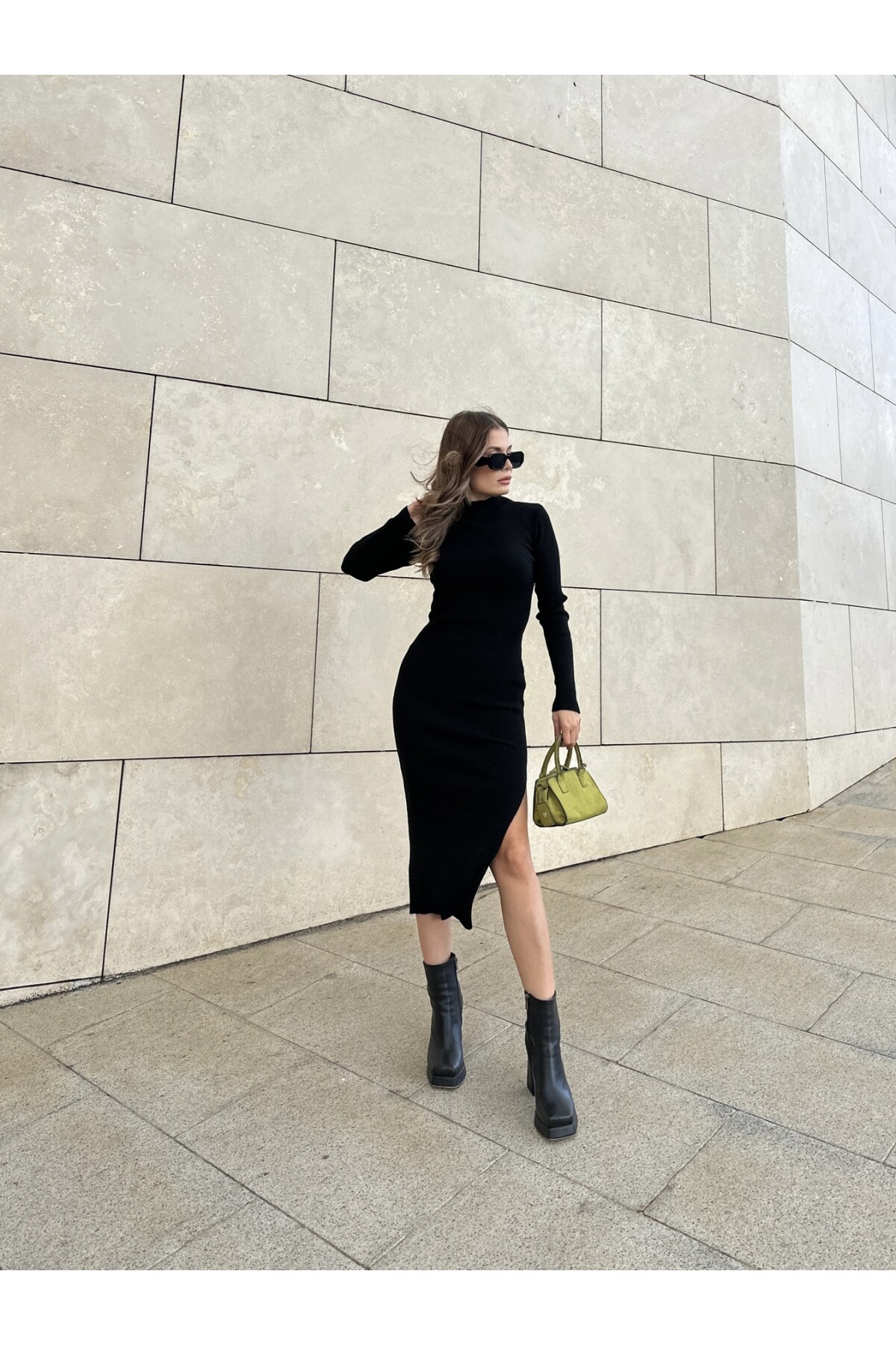 Kadın Siyah Balıkçı Yırtmaçlı Triko Elbise