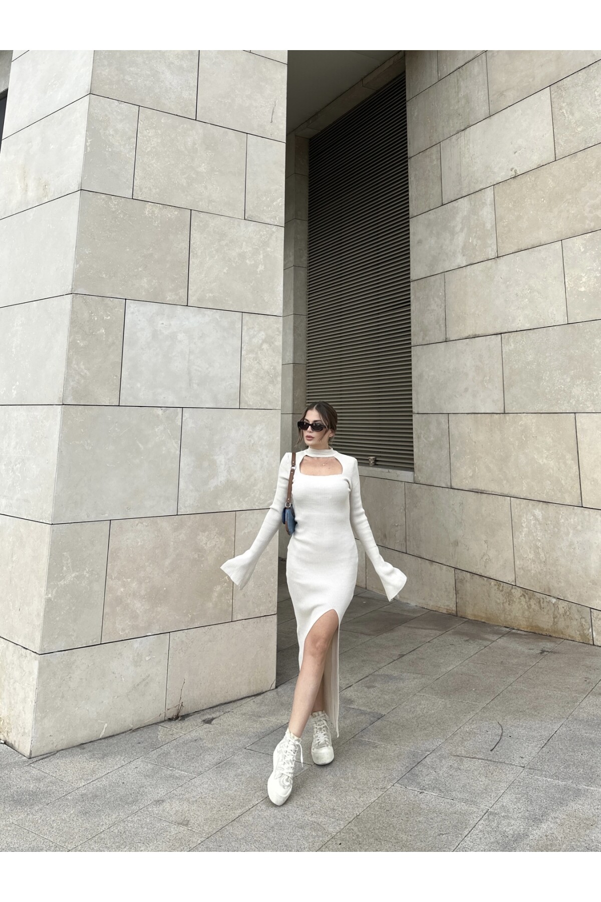 Kadın Taş Rengi Pencere Yaka Yırtmaçlı Triko Elbise