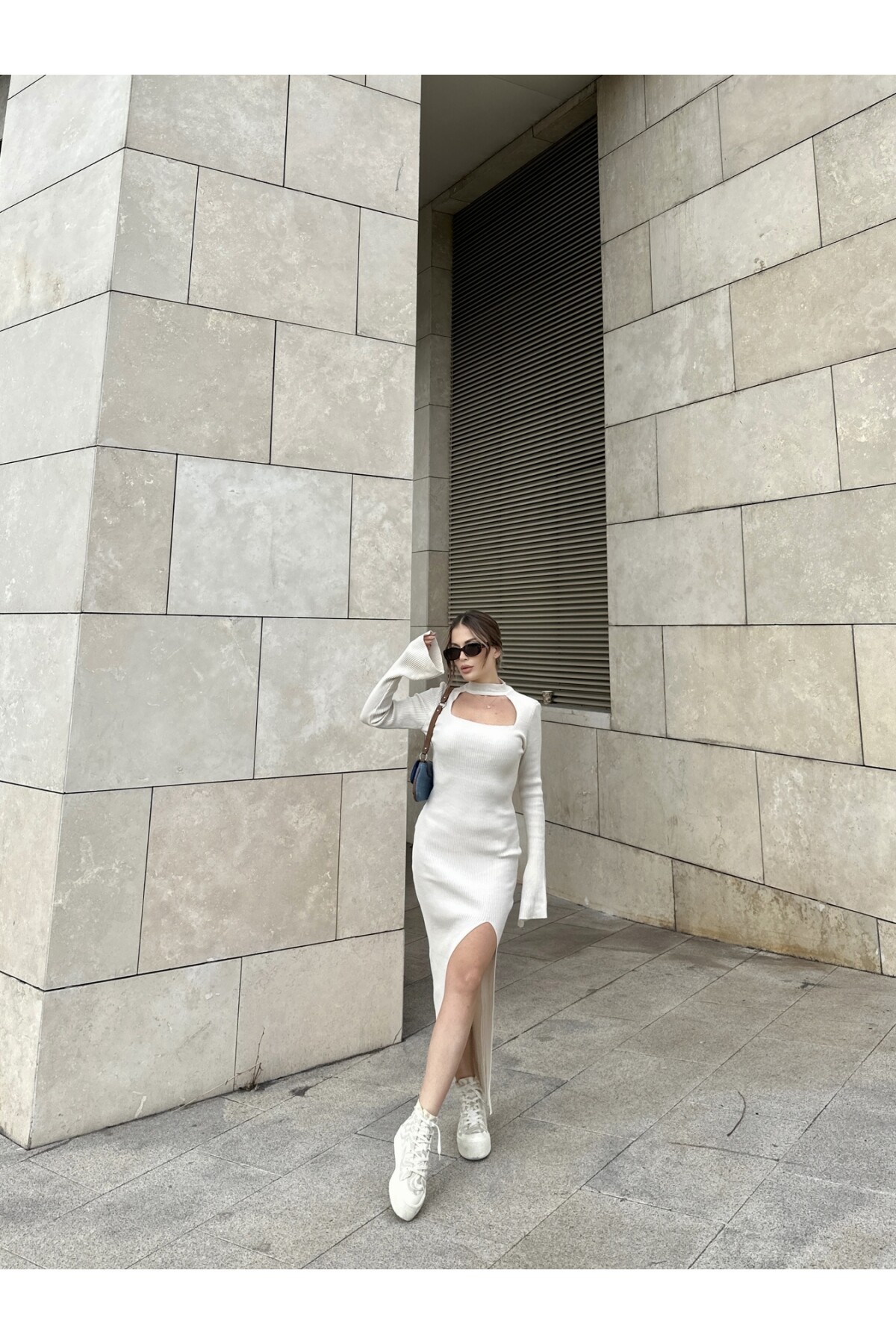 Kadın Taş Rengi Pencere Yaka Yırtmaçlı Triko Elbise