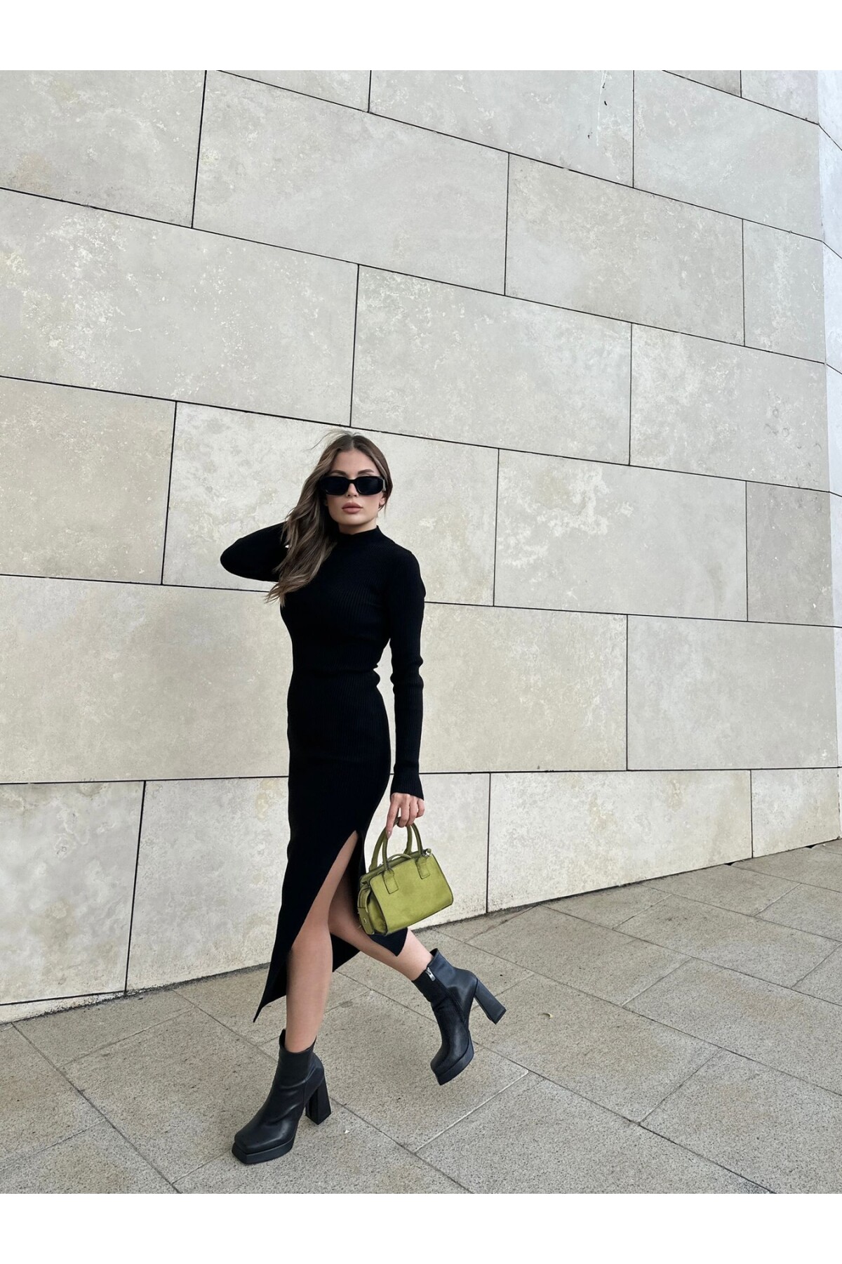 Kadın Siyah Balıkçı Yırtmaçlı Triko Elbise