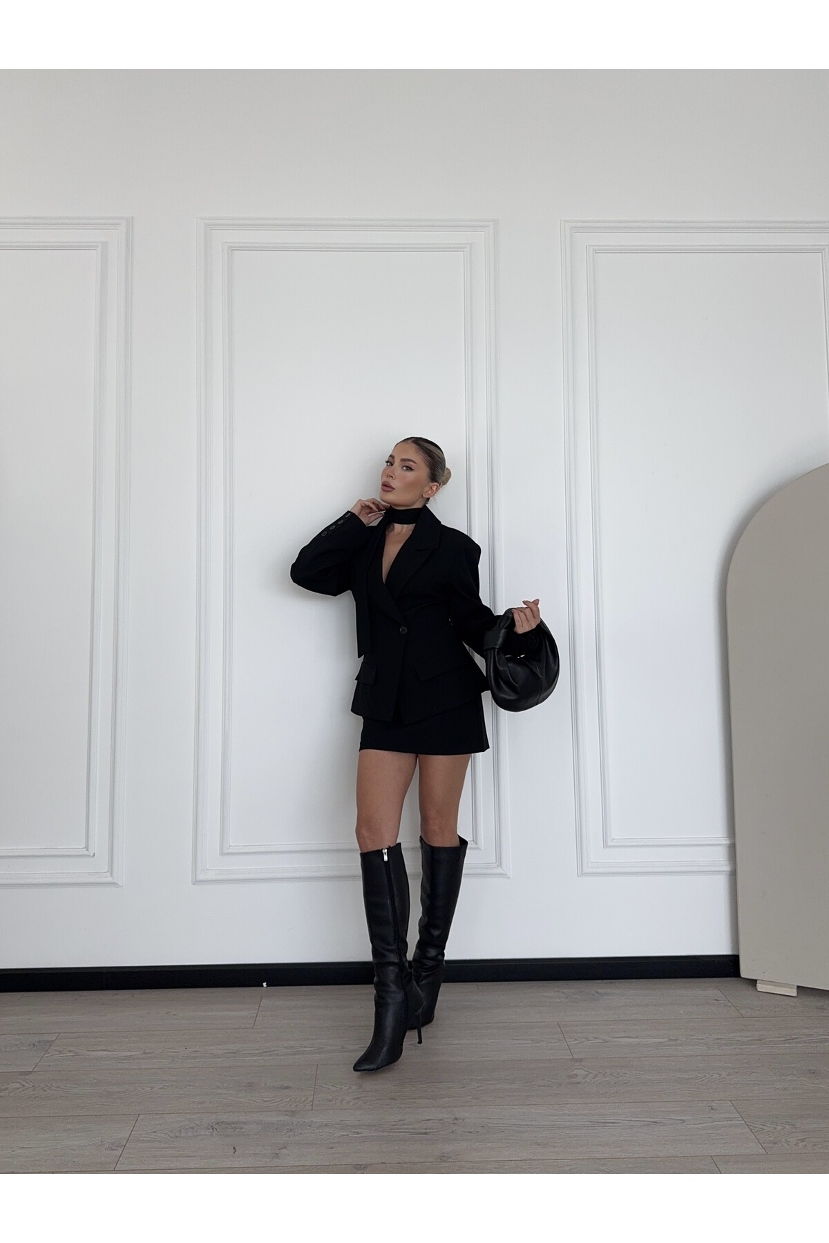 Kadın Siyah Boyun Kemerli Etek Ceket Takım