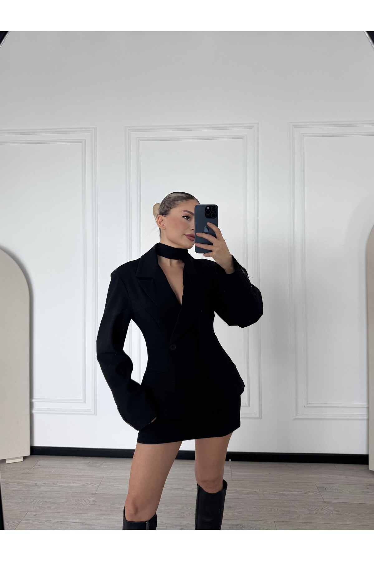 Kadın Siyah Boyun Kemerli Etek Ceket Takım