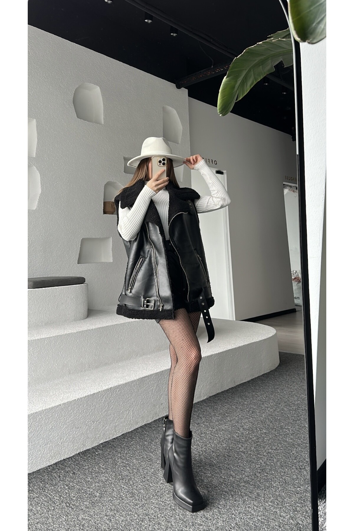 Kadın Siyah İçi Ful Kürklü İthal Deri Yelek