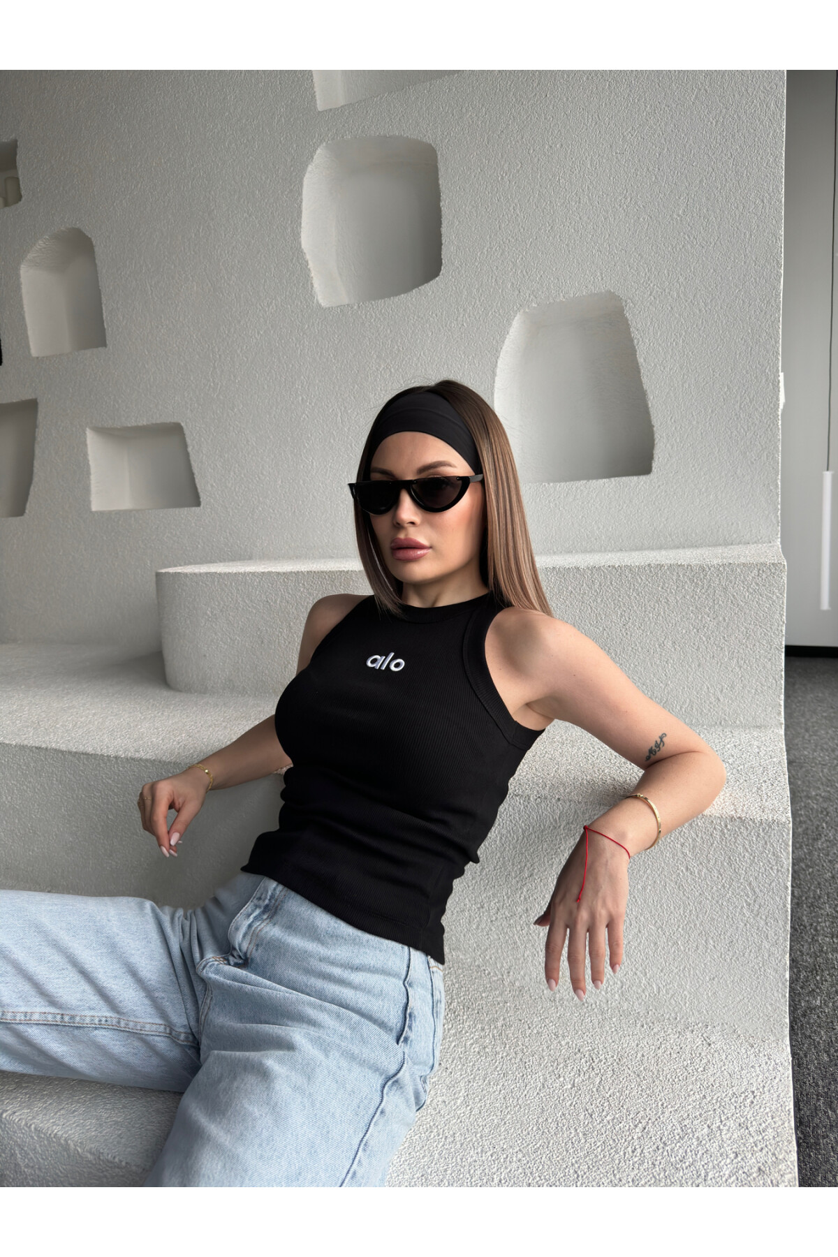 Kadın Siyah Vücuda Oturan Muadil Baskılı Halter Yaka Fitilli Atlet Bluz