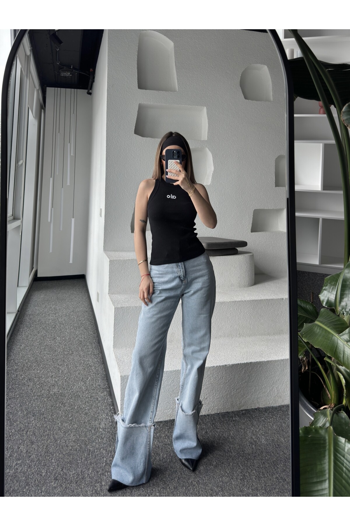 Kadın Siyah Vücuda Oturan Muadil Baskılı Halter Yaka Fitilli Atlet Bluz