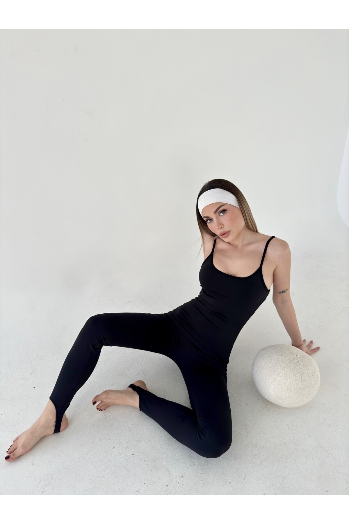 Kadın Siyah Yoga Pilates Spor Askılı Bilek Geçmeli Tulum