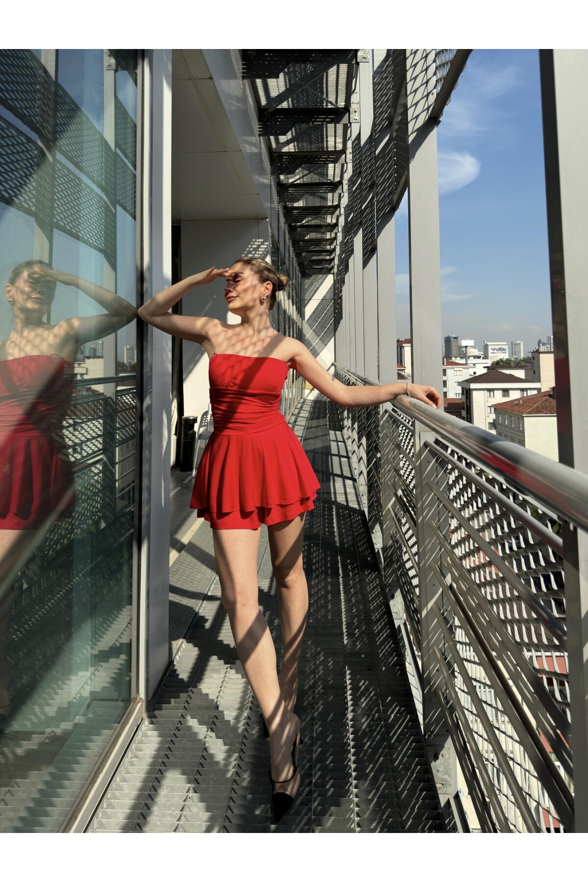 Kadın Straplez Sandy Kumaş Şortlu Beli Drapeli Mini Elbise