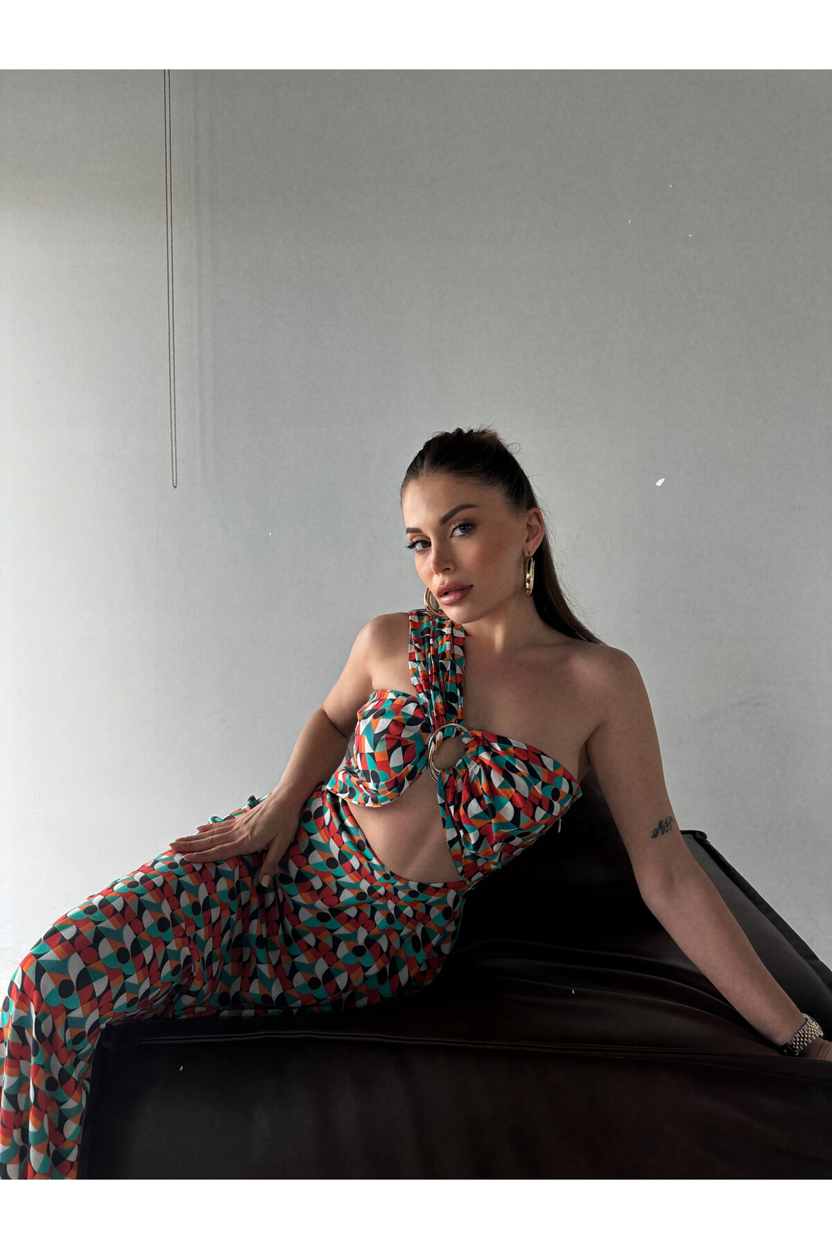 Kadın Tokalı Tek Omuz Detaylı Desenli Elbise Renkli