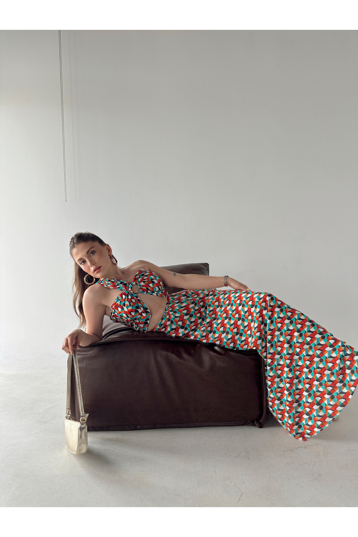 Kadın Tokalı Tek Omuz Detaylı Desenli Elbise Renkli