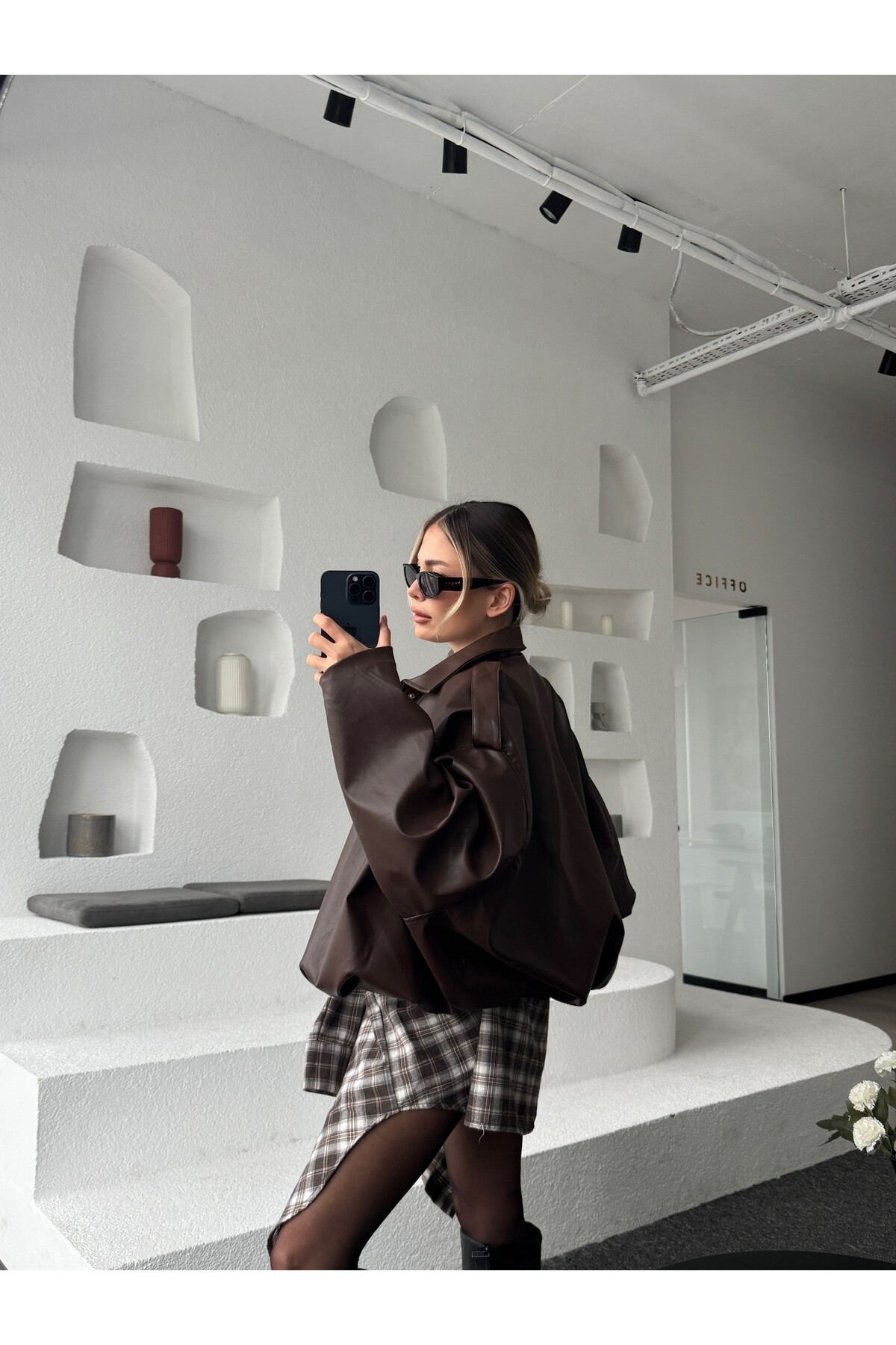 Kahverengi kısa deri ceket