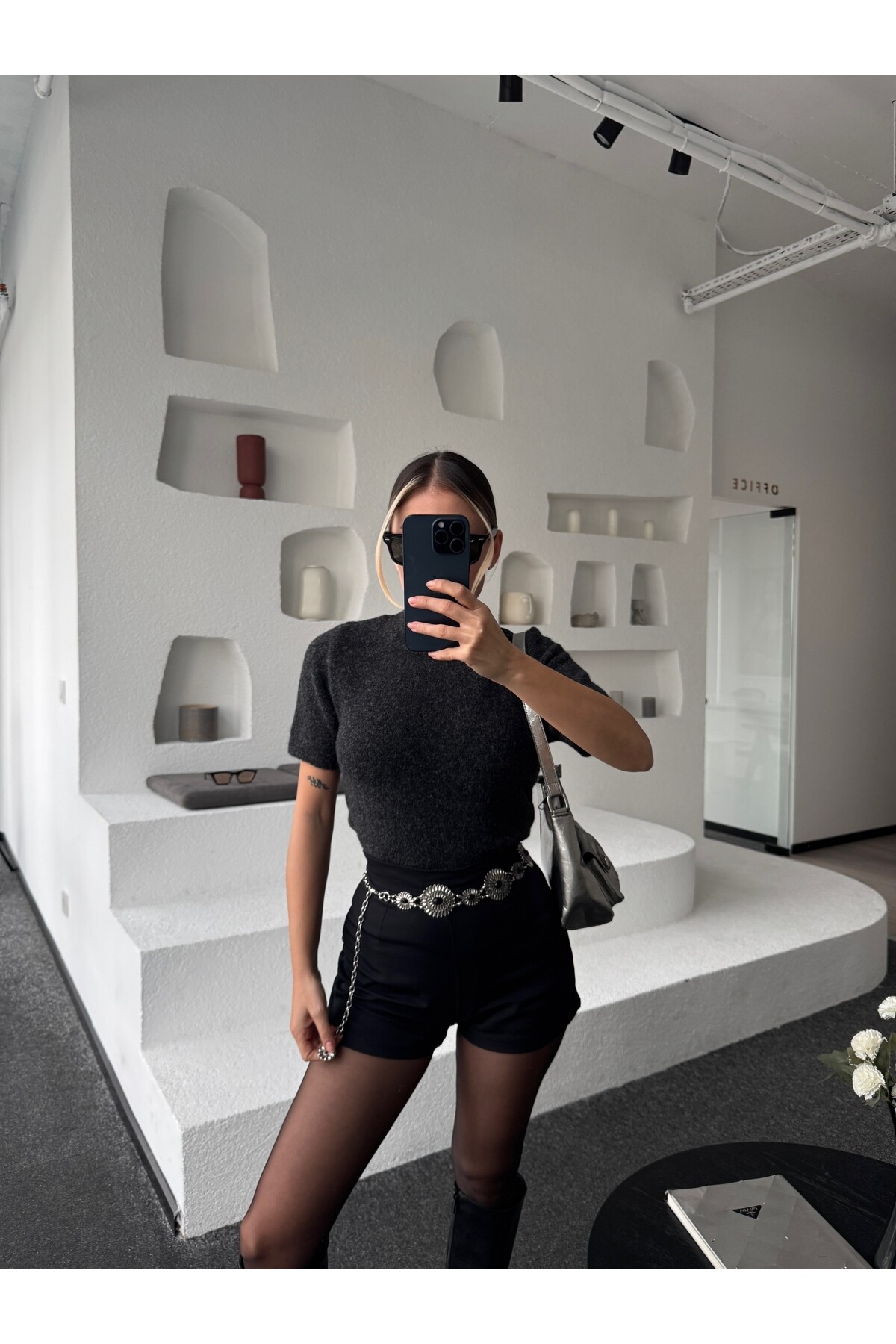 Marka model siyah şardonlu tiftik karışımlı kazak