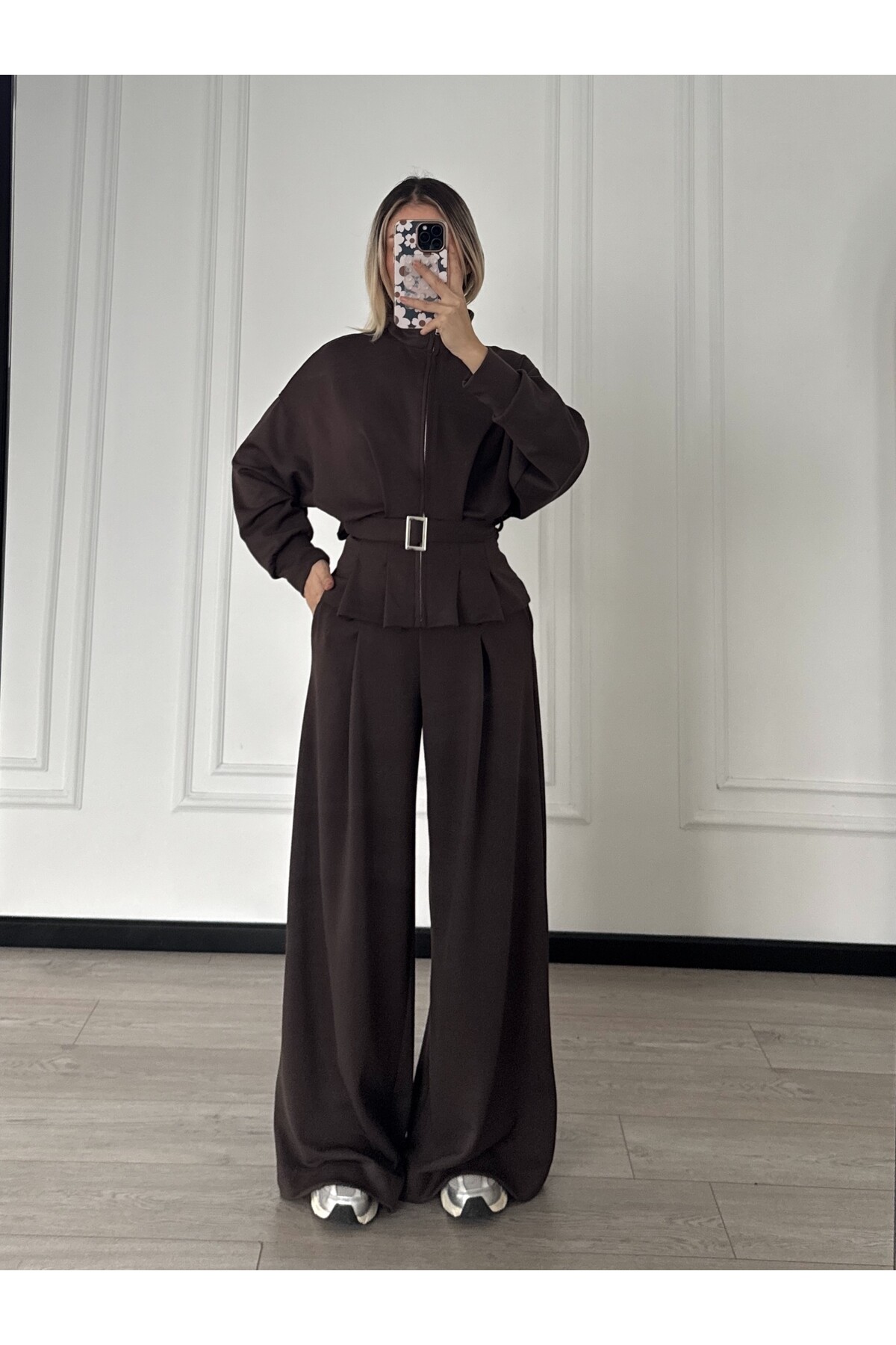 Oyhso Kumaş Marka Model Geniş Paça Kemer Detaylı Kahverengi Takım