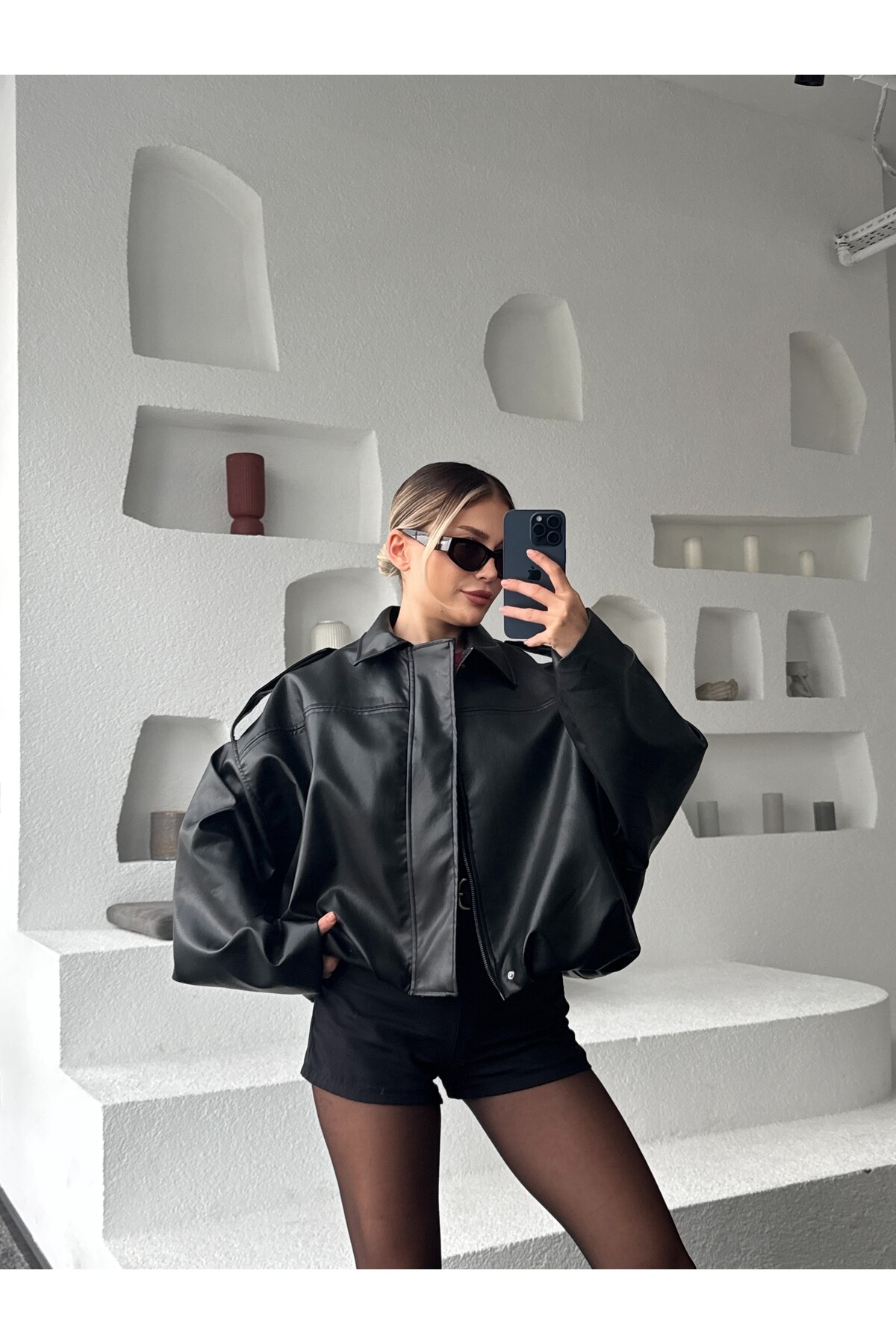 Siyah kısa deri ceket