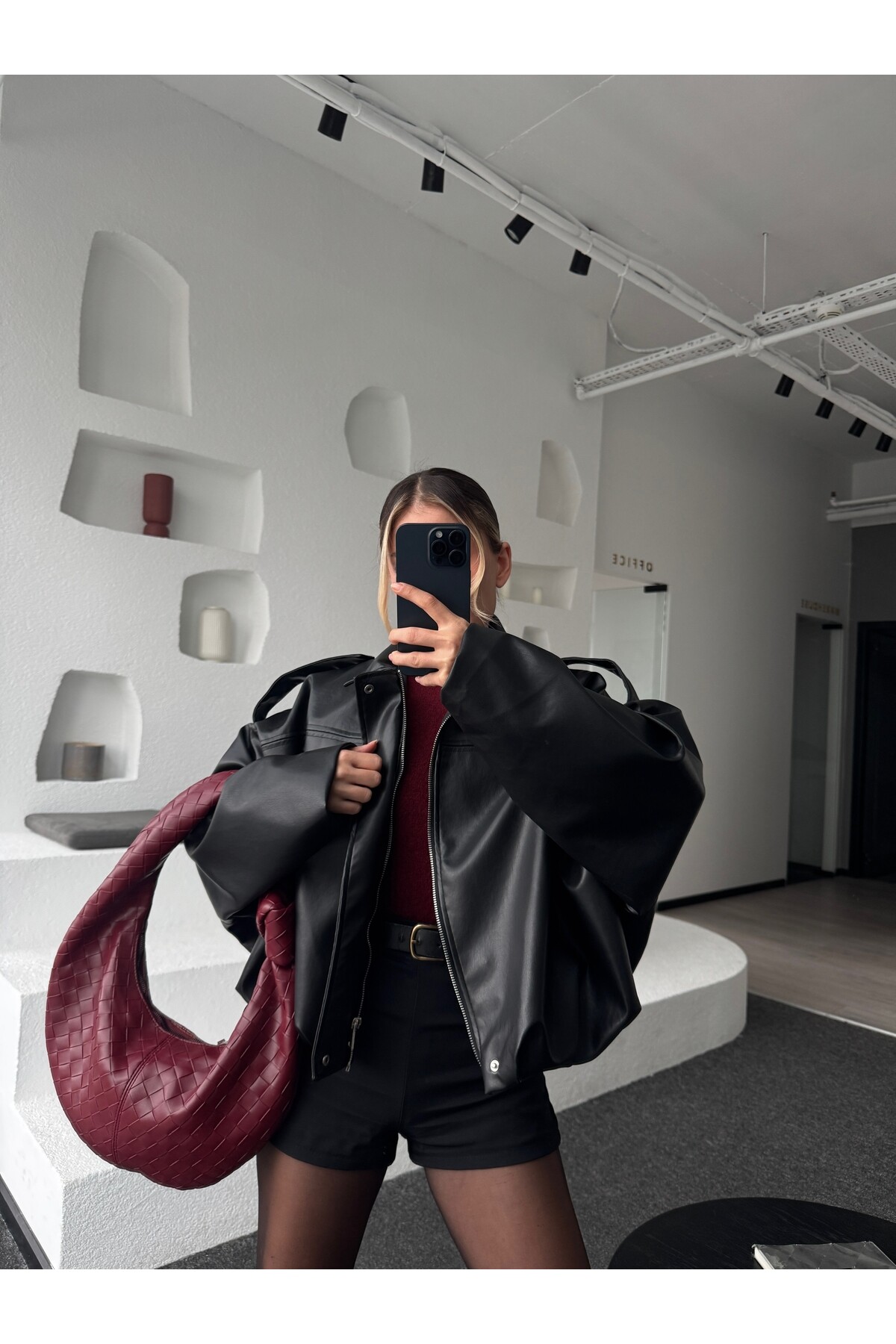 Siyah kısa deri ceket