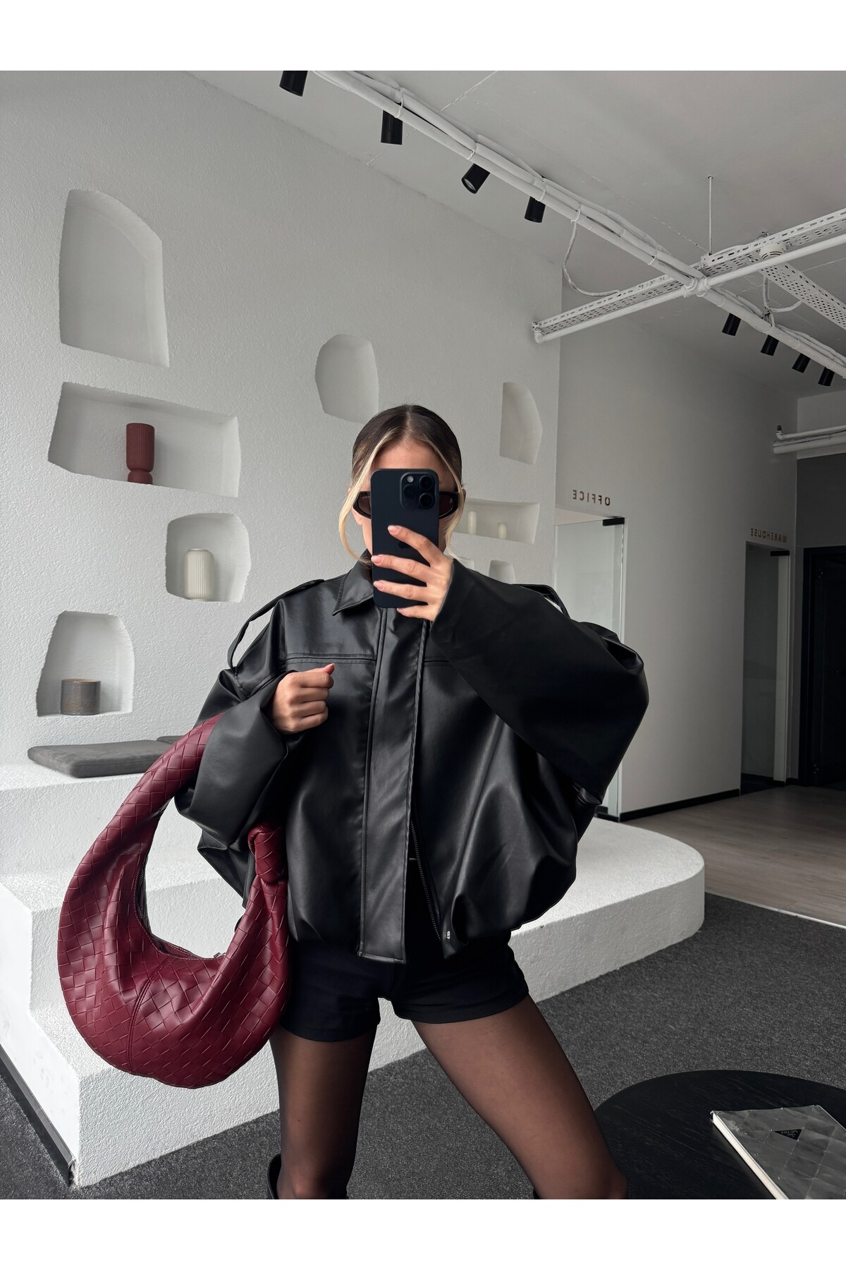 Siyah kısa deri ceket