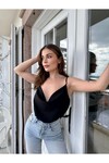 Kadın Ayarlanabilir Askılı Degaje Yaka Tensel Kumaş Bluz  Siyah